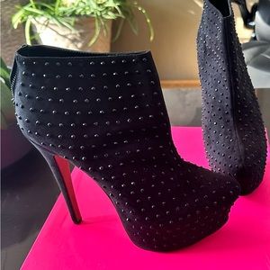 BETSEY JOHNSON BOOTS